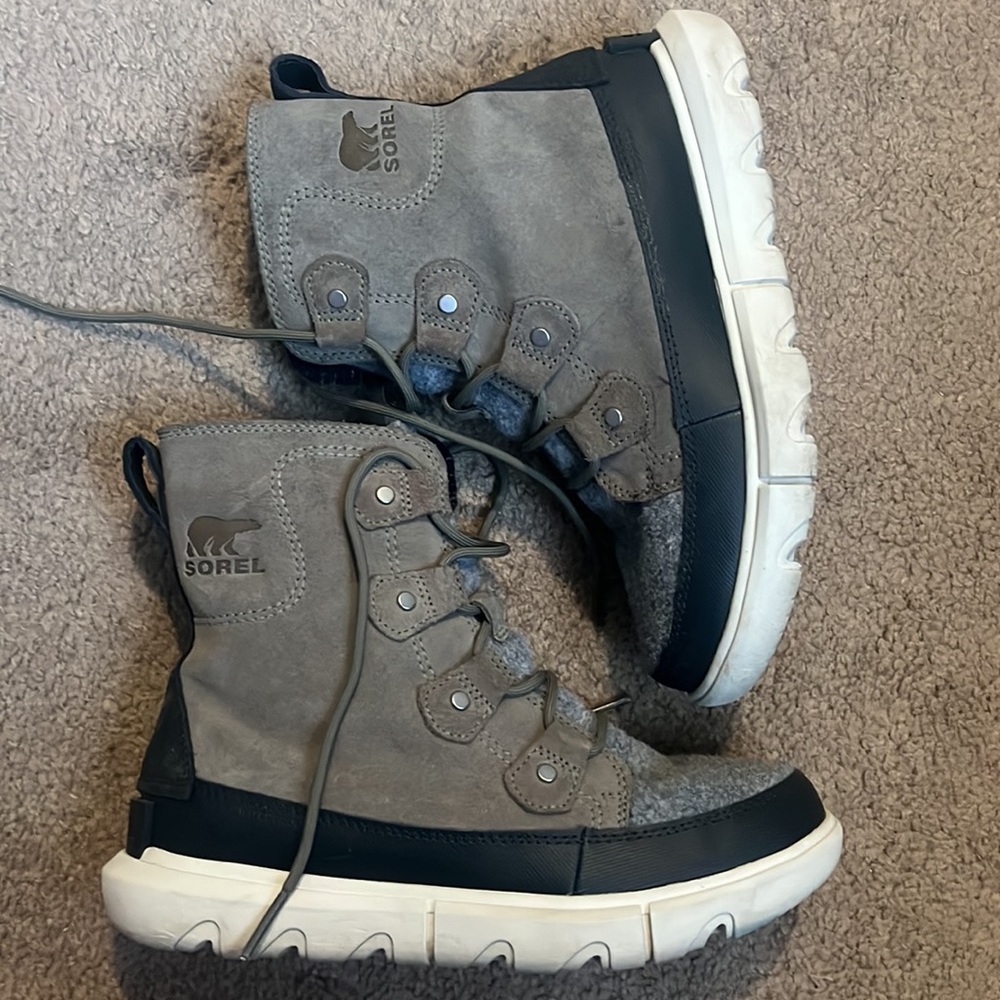 Sorel Ankle Boots in Olive and Gray - Picture 5 of 7